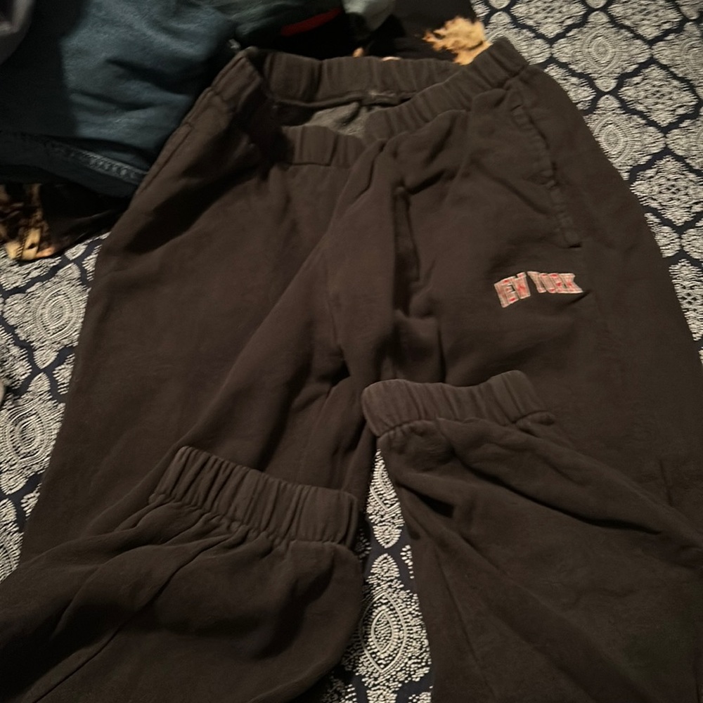 new york red logo black sweats